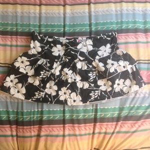 Roxy Skirts - Roxy Ruffle Black & White Floral Skirt - XL Roxy Skirts - Roxy Ruffle Black & White Floral Skirt - XL