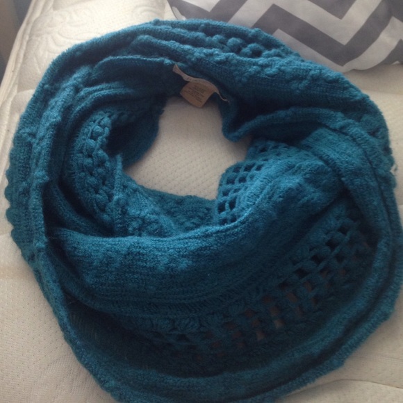 KNIT INFINITY SCARF