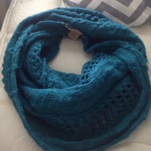KNIT INFINITY SCARF