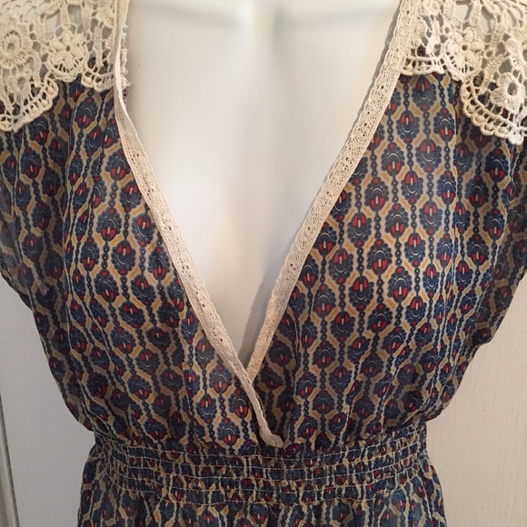 🚫SOLD🚫 Summer top - Picture 2 of 4