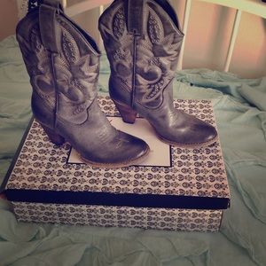 Grey, Cow Girl Boots! ❤️