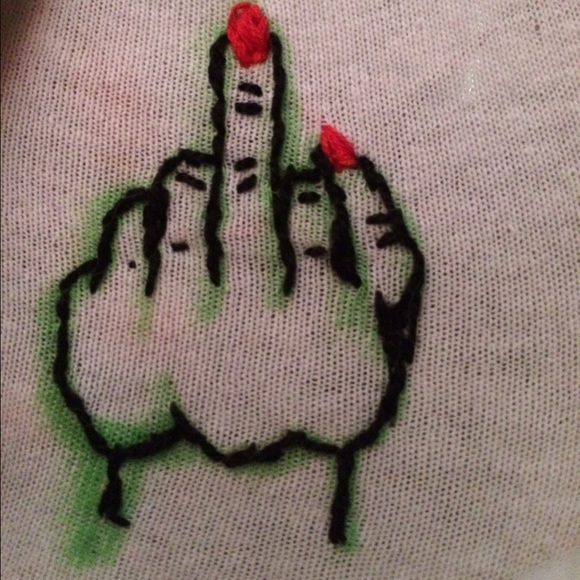 💔MIDDLE FINGER T SHIRT💔 - Picture 3 of 3
