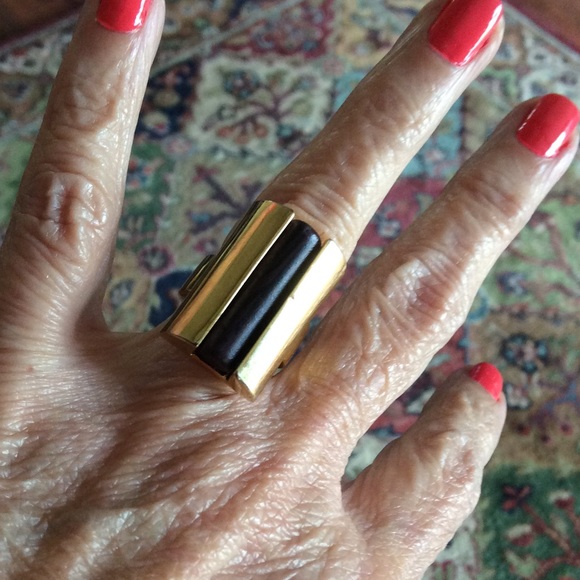 GOLD BOLD TORY BURCH RING