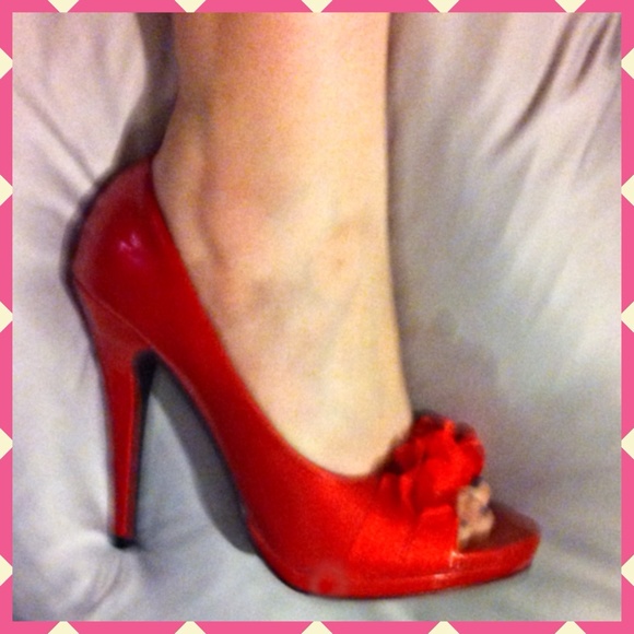 Delicioso Shoes - 🌟 NWOT Delicioso Size 9 Red Peeptoe Heels 🌟