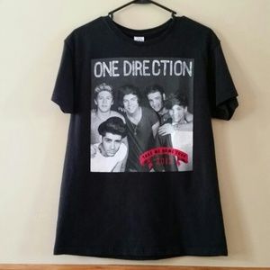 One Direction TMHT concert shirt.