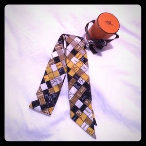 Hermes Bolduc au Carre Silk Twilly