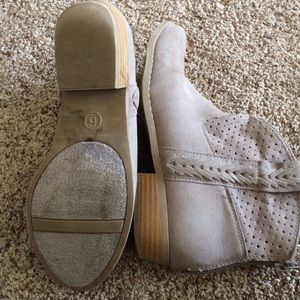 Women's (half) cow girl boots.