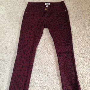 Mudd maroon leopard print pants, size 5