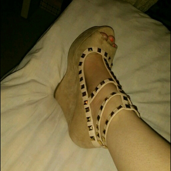 beige wedges