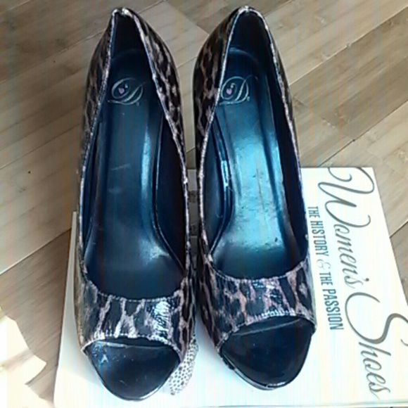Preowned leopard platform heels