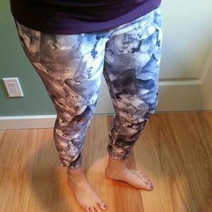 Fabletics Athletic Cropped Leggings (never worn)