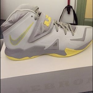 Lebron Zoom Soldier 7