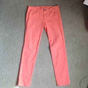 🍑American Eagle Coral Jeans!