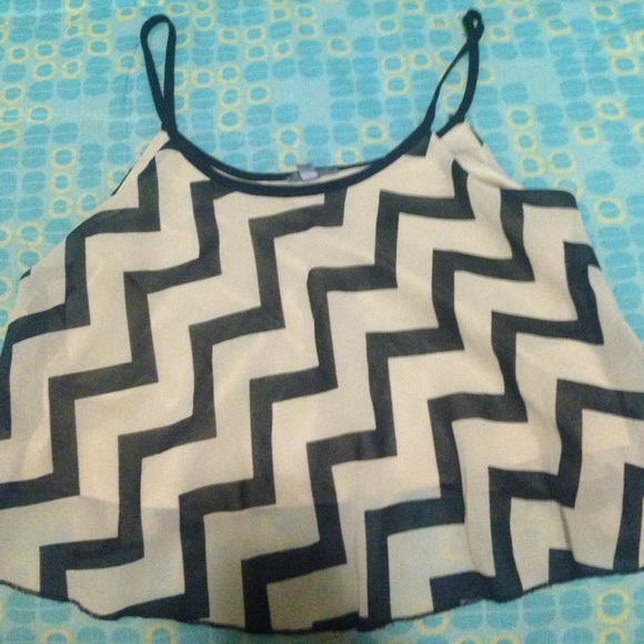 Cute top - Picture 1 of 1