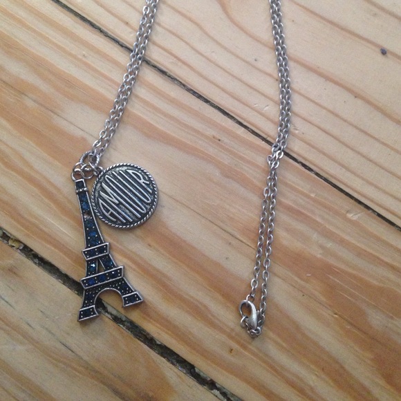 Eiffel Tower Amour long-chained necklace