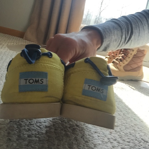 Yellow Toms size 8 - Picture 1 of 4