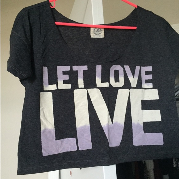 Grey short sleeve crop top