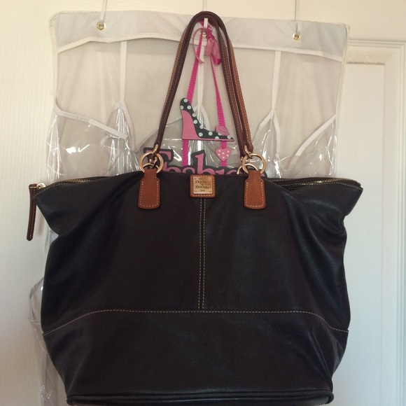 Dooney & Bourke hand bag