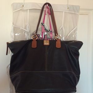 Dooney & Bourke hand bag Dooney & Bourke hand bag
