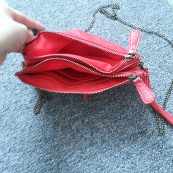 Bright red clutch - Picture 2 of 4