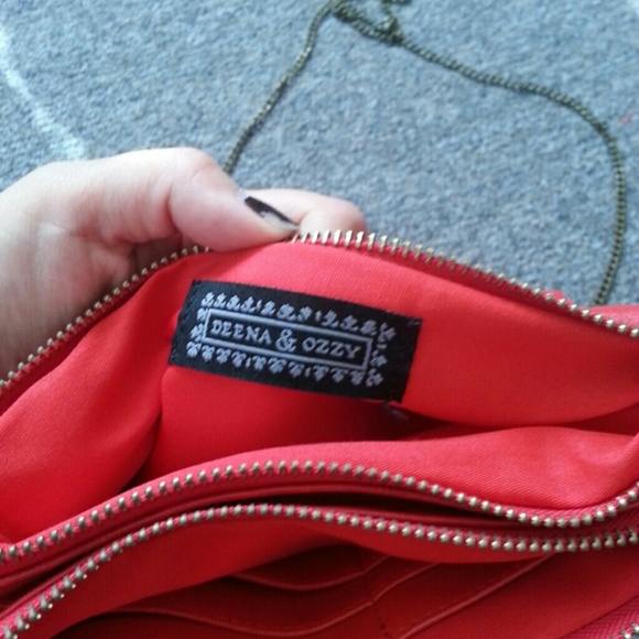 Bright red clutch - Picture 3 of 4