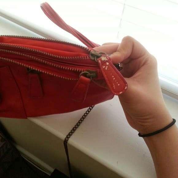Bright red clutch - Picture 4 of 4