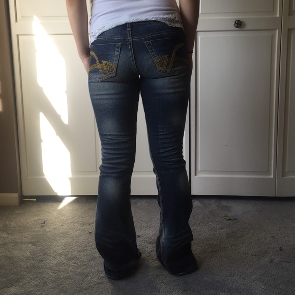 Distressed jeans - Picture 3 of 3