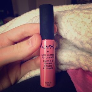 Matte lip cream