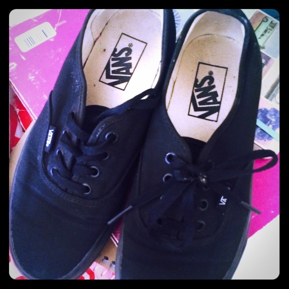 ALL BLACK VANS!