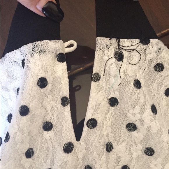 Very cute white and black lace top - Picture 2 of 4