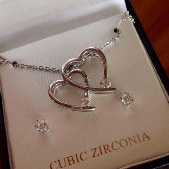 Silver heart necklace with matching studs. - Picture 1 of 1
