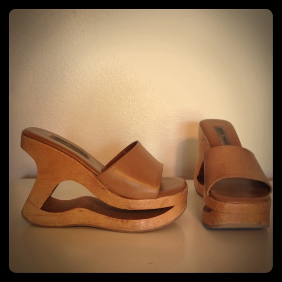Steve Madden Shoes - 💕Sale!! Wooden retro wedges