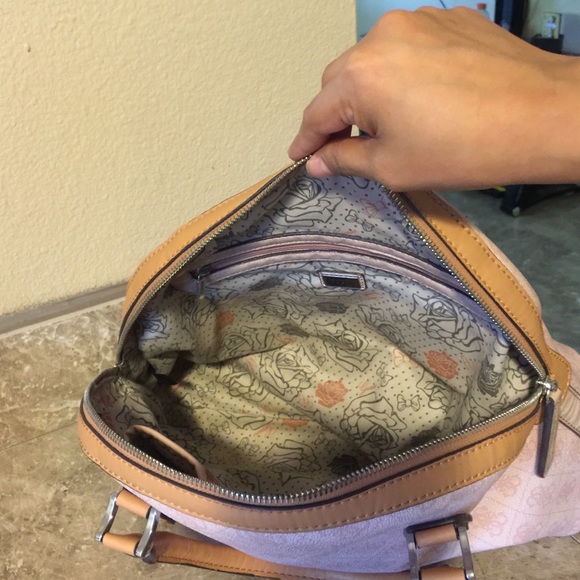 Pink Guess bag. - Picture 3 of 3