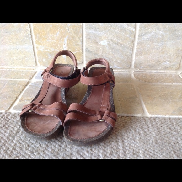 Teva size 9.5 brown sandals