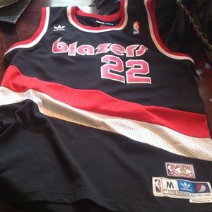 RARE THROWBACK - CLYDE DREXLER JERSEY!