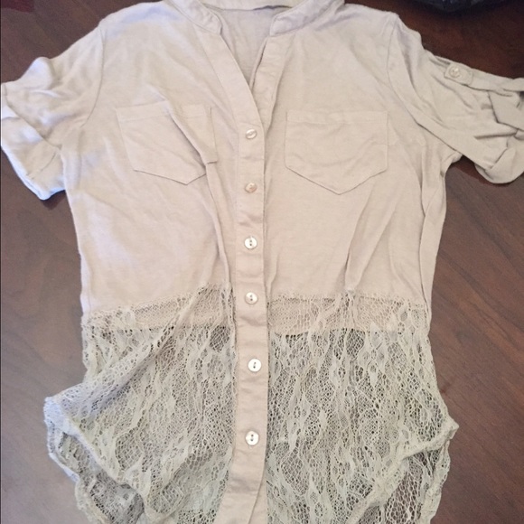 Super cute half lace tan top
