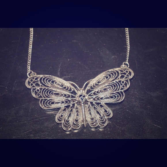 Butterfly necklace - Picture 1 of 4