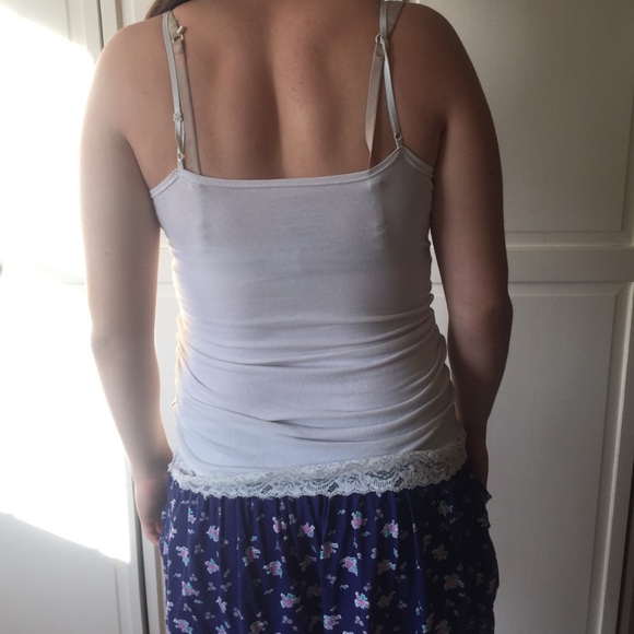 White tank - Picture 3 of 3