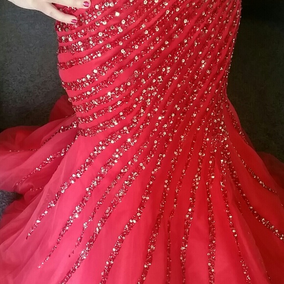 Beautiful Prom Dress! - Picture 2 of 4