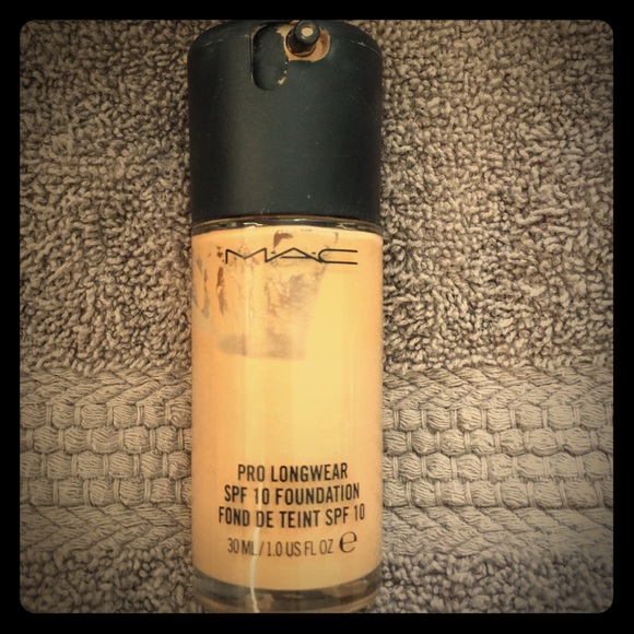 A creamy foundation that gives up to 15 hours of wear in any environmental condition.