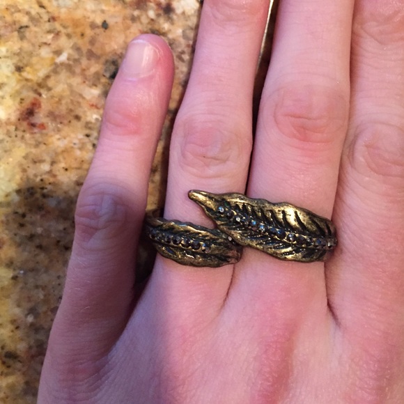 Double figure leaf ring