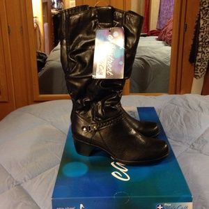 Easy Street Plus Wide Boots