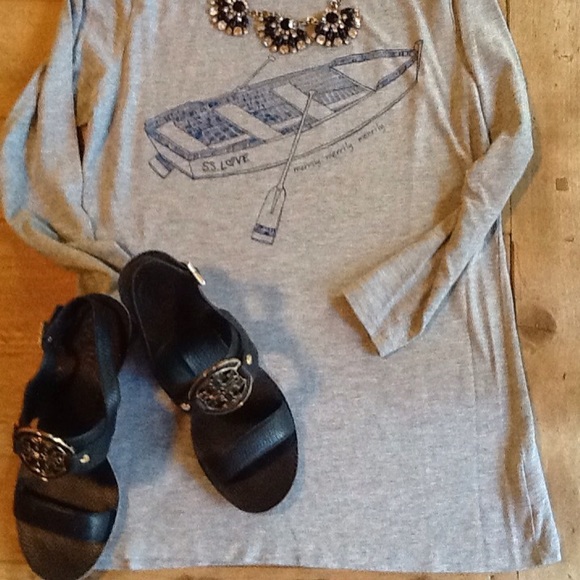 BOGO Old Navy t shirt - Picture 3 of 3