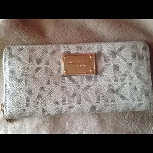 Brand new Michael Kors wallet