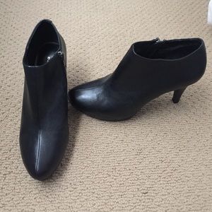 Black Bandolino booties