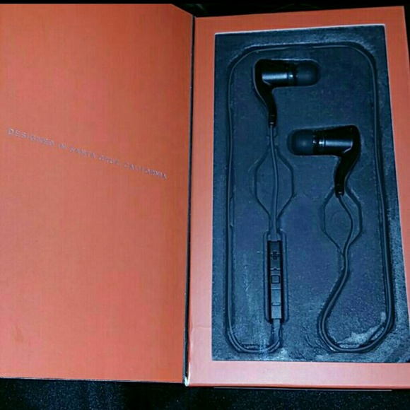 BackBeat Go 2 Wireless Earbuds - Picture 2 of 3