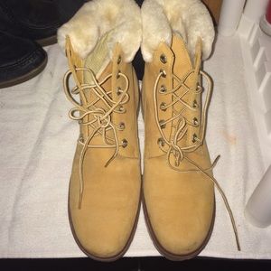 ❗️sold ❗️Timberland boots with fur top