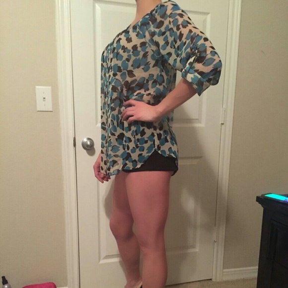 Blouse - Picture 2 of 3