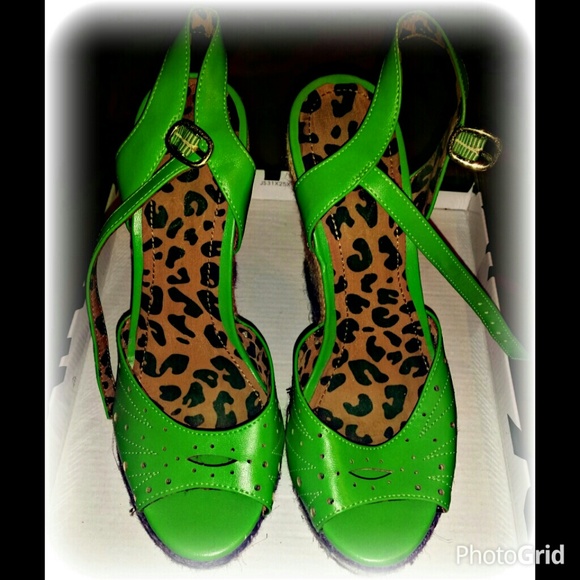 Green sandals/wedges