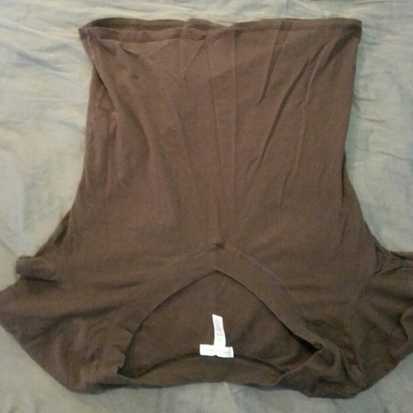 WOMENS brown v-neck tee